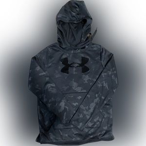 NWOT women’s small Under Armour black camo sweatshirt